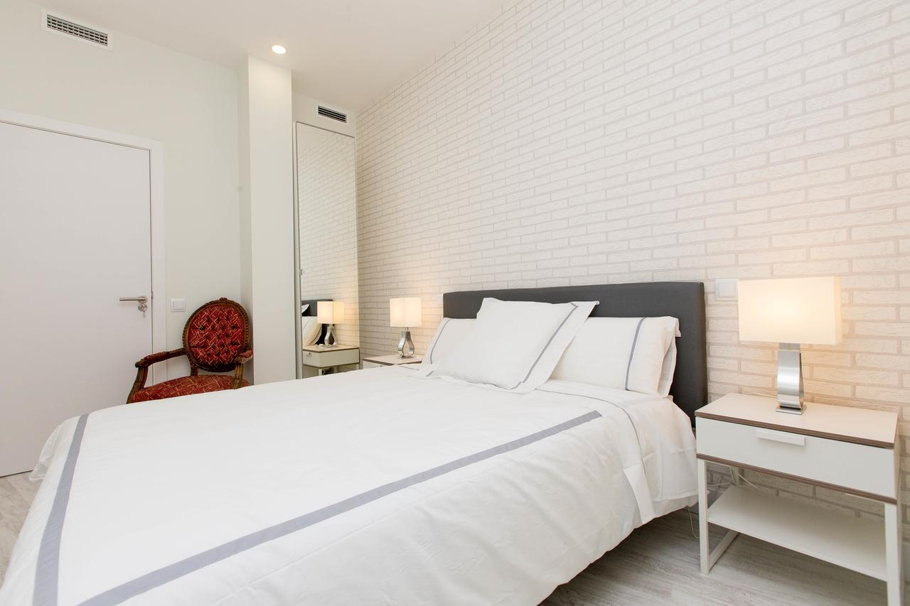 Апартаменты Bookinmadrid Com - Cascorro Sq 18 Pax Экстерьер фото