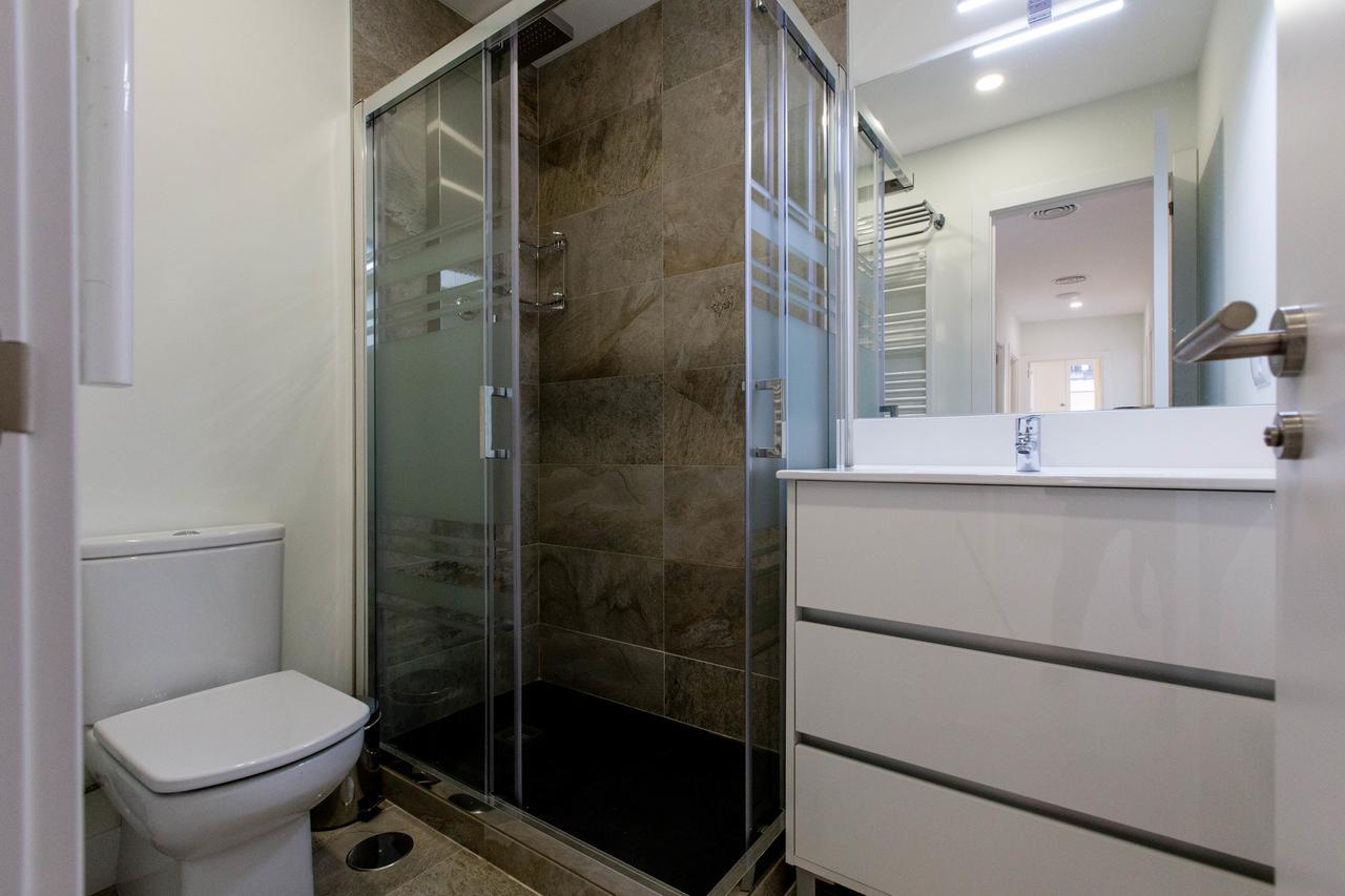 Апартаменты Bookinmadrid Com - Cascorro Sq 18 Pax Экстерьер фото
