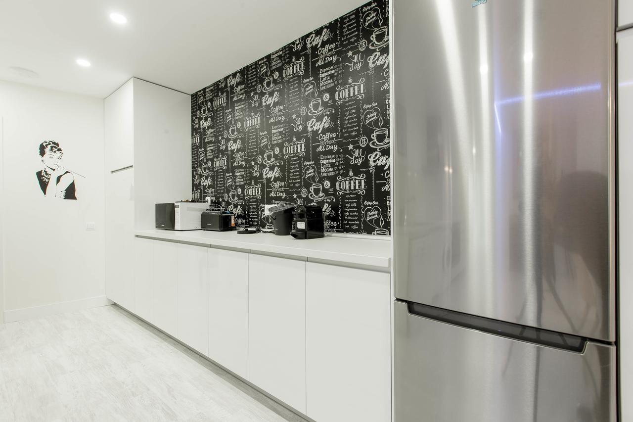 Апартаменты Bookinmadrid Com - Cascorro Sq 18 Pax Экстерьер фото